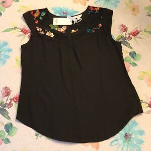 Black Floral Blouse Junior’s Medium